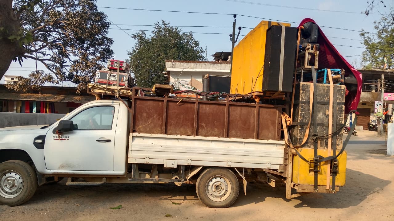 बलरामपुर : भोर तक गूंजता रहा डीजे, पिकअप वाहन समेत साउंड सिस्टम जब्त