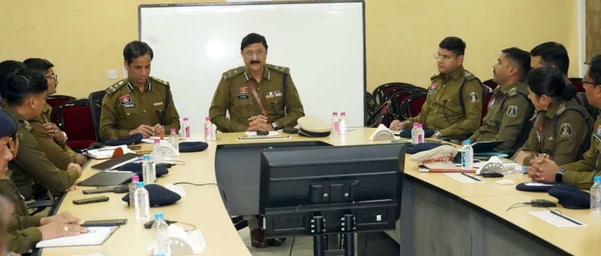 रायपुर कमिश्नर शुक्ला ने रात 10 बजे अधिकारियों की ली बैठक, कानून व्यवस्था पर दिखाई सख्ती