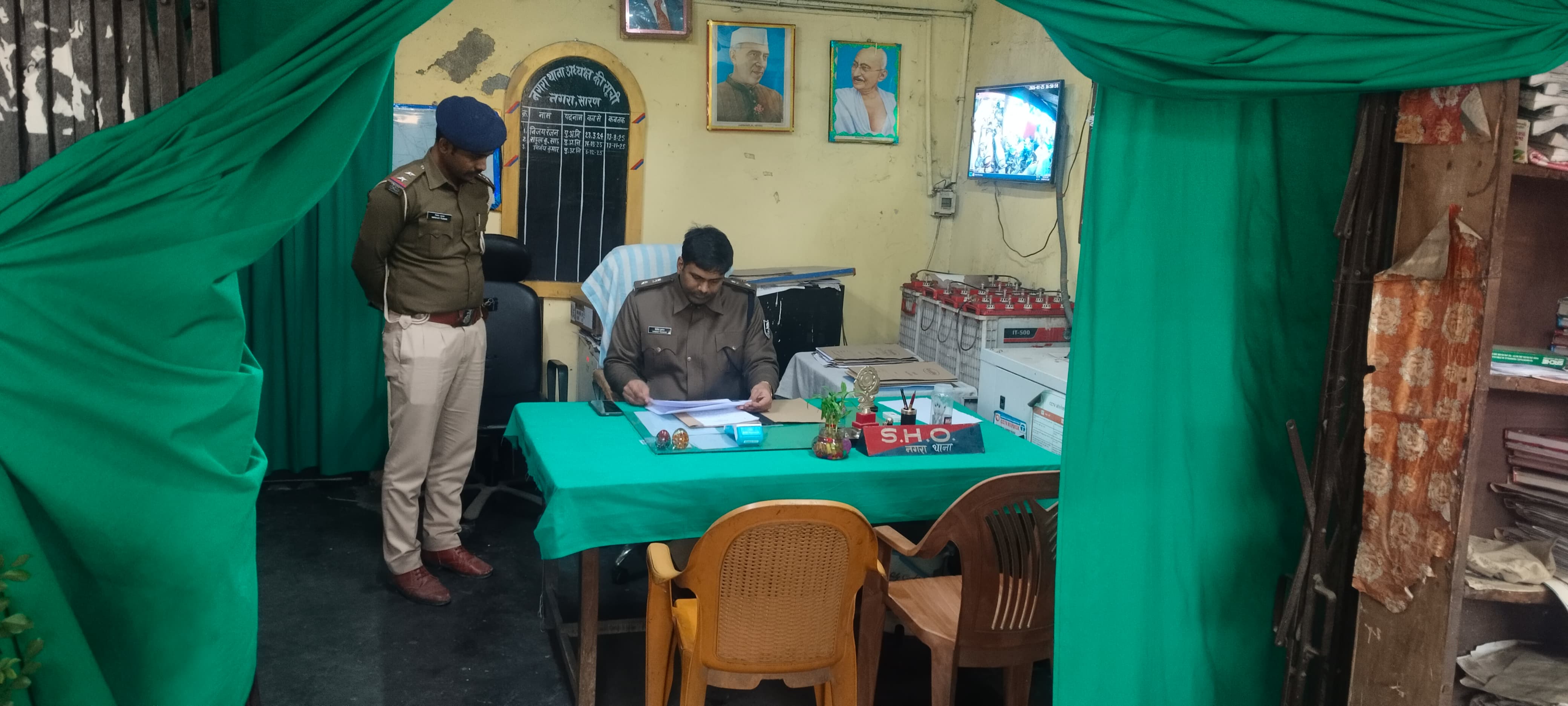 सरस्वती पूजा विसर्जन से पहले एसएसपी ने देर रात पांच थानों का किया औचक निरीक्षण