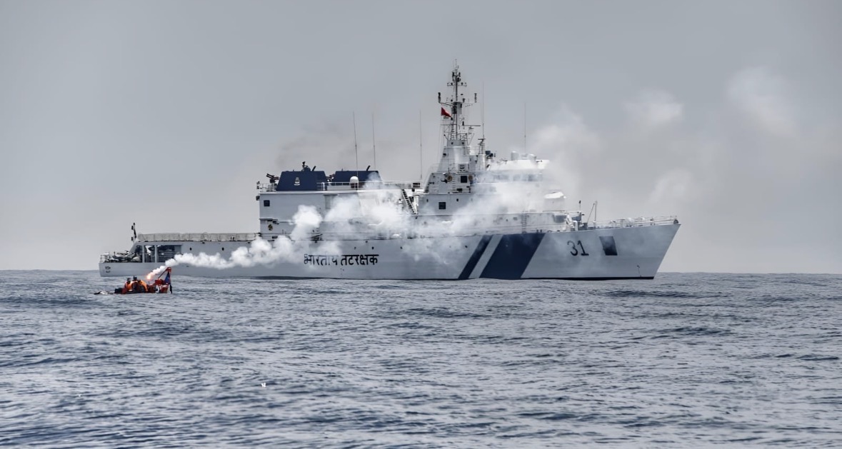 भारतीय तटरक्षक बल के 50वें स्थापना दिवस पर प्रधानमंत्री मोदी, नितिन गडकरी और कांग्रेस अध्यक्ष ने दी शुभकामनाएं