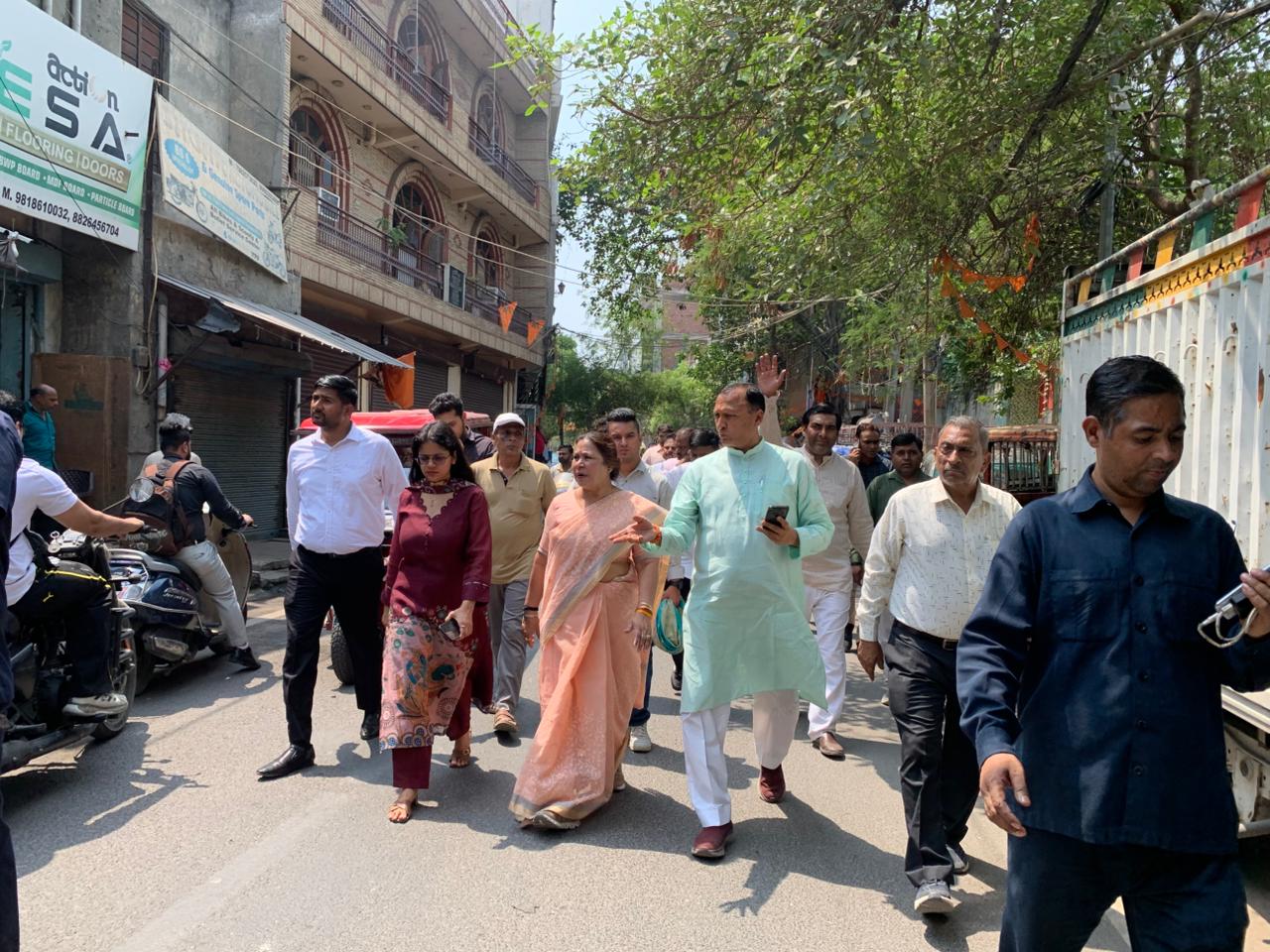 कर्दमपुरी वार्ड का निरीक्षण, स्वच्छता, नाला निर्माण और अतिक्रमण हटाने पर जोरः सत्या शर्मा