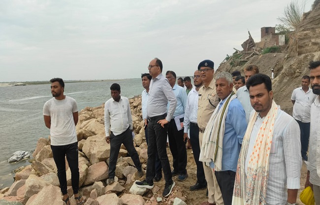 गंगा तटों की सुरक्षा से संबंधित कार्यों को एक माह में पूरा करने का निर्देश