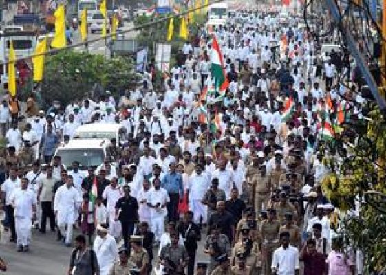 Second day of Kerala leg of 'Bharat Jodo Yatra' sees huge turnout