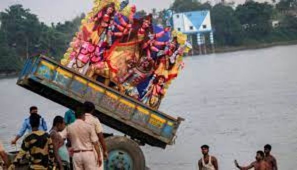 Eight drown in flash floods during idol immersion in Bengal; rescue operations on