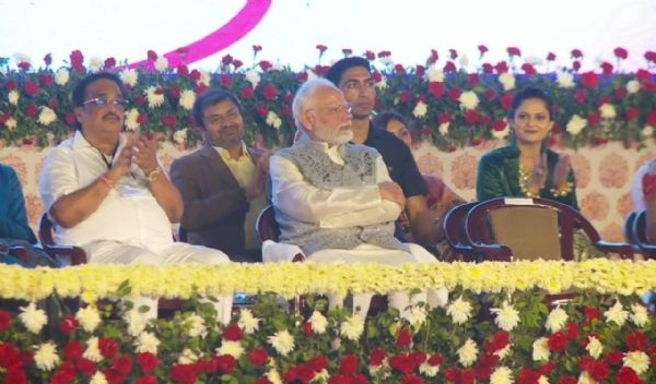 गुजरात : भावनगर के समूह विवाह में शामिल हुए प्रधानमंत्री