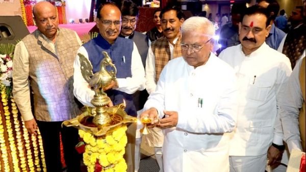 व्यक्ति को बेहतर योगदान के लिए प्रेरित करते हैं सार्वजनिक सम्मान : राज्यपाल पटेल