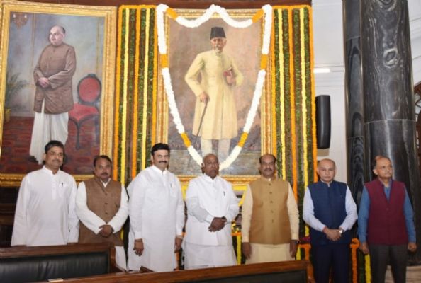 संसद सदस्यों ने मौलाना अबुल कलाम आजाद को श्रद्धांजलि दी