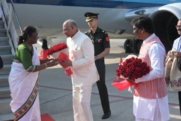 राष्ट्रपति का रांची में स्वागत, उलिहातु रवाना