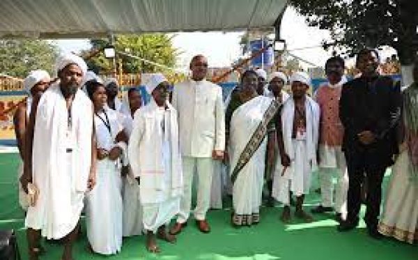 राष्ट्रपति ने बिरसा मुंडा के परिजनों से की मुलाकात
