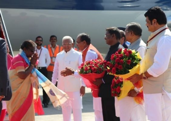 जबलपुर पहुंचीं राष्ट्रपति द्रौपदी मुर्मू, राज्यपाल और मुख्यमंत्री ने किया स्वागत