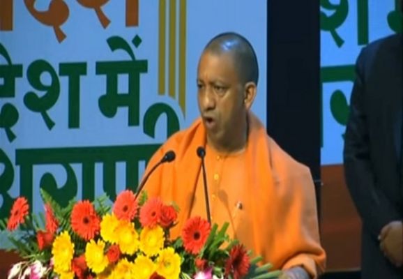 मुख्यमंत्री योगी आदित्यनाथ ने बाला साहब ठाकरे की पुण्यतिथि पर किया नमन