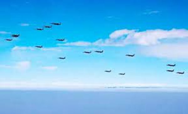 पूर्वी भारत से पश्चिम तक सिंगापुर के विमानों ने कई फ़ॉर्मेशन में उड़ान भरी