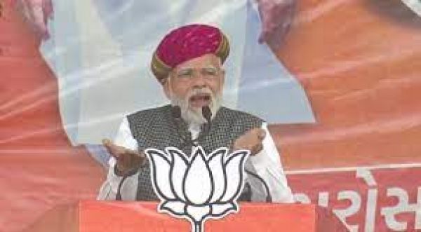 विकास के मुद्दों को छोड़ मोदी को औकात दिखाने में प्रयासरत है कांग्रेस: नरेन्द्र मोदी