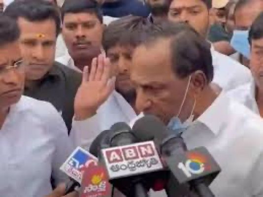 तेलंगाना के मंत्री मल्ला रेड्डी के आवास पर आयकर विभाग का छापा