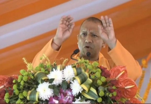 नौकरी के नाम पर वसूली करता था सैफई खानदान : योगी आदित्यनाथ