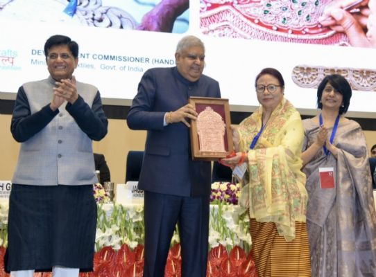 उपराष्ट्रपति ने उत्कृष्ट शिल्पकारों को शिल्प गुरु और राष्ट्रीय पुरस्कार प्रदान किए
