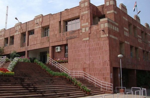 जेएनयू में जातिसूचक स्लोगन पर बवाल: वीसी ने दिए जांच के आदेश, पुलिस को दी शिकायत