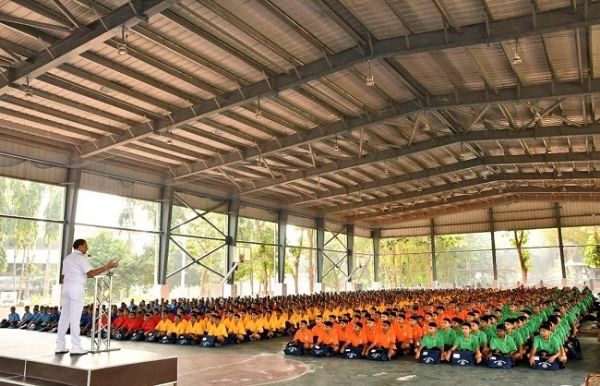 आईएनएस चिल्का पर प्रशिक्षण ले रहे अग्निवीरों के पहले बैच से मिले वाइस एडमिरल