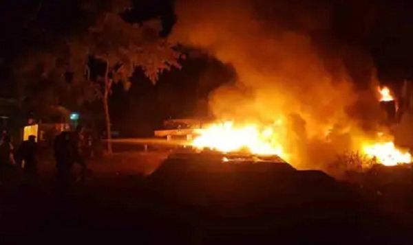 रीवाः बारात की आतिशबाजी से टायर गोदाम में लगी आग, कई दुकानें और वाहन जलकर खाक