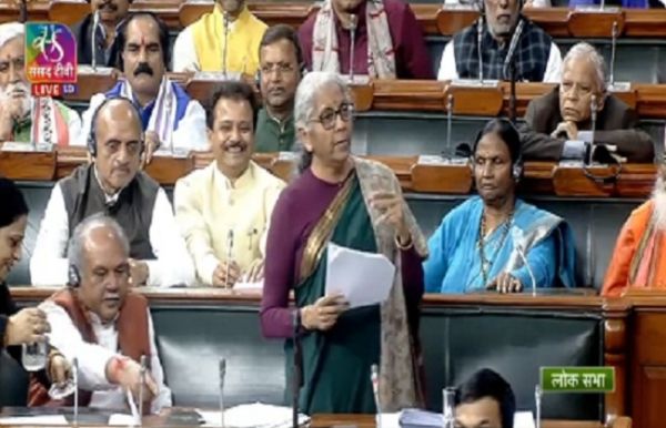 महंगाई को और कम करेगी सरकार, आवश्यक वस्तुओं के दामों पर है नजर: वित्त मंत्री