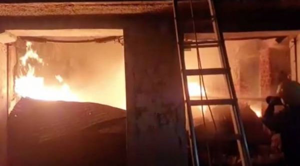 तेलंगाना में आग से घर राख, दो बच्चियों समेत छह की मौत