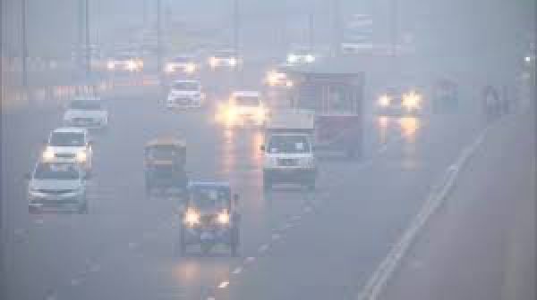 दिल्ली-एनसीआर में कोहरे ने बढ़ाई मुसीबत