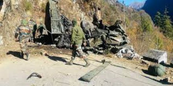 सेना का ट्रक खाई में गिरने से शहीद 16 सैनिकों के शव उनके पैतृक गांव भेजे गए