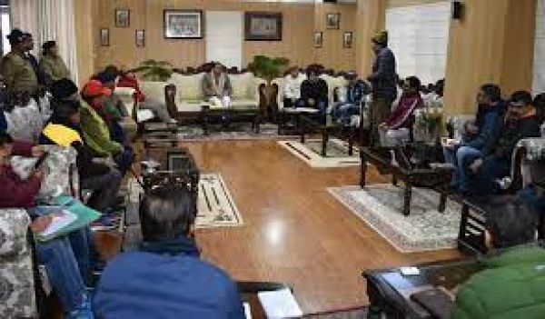 मुख्यमंत्री बोले, हित धारकों काे बेहतर से बेहतर मुआवजा दिया जाएगा, समिति के साथ की बैठक