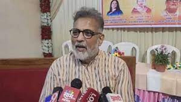 भारतीय करेंसी से महात्मा गांधी की तस्वीर हटा देनी चाहिए: तुषार गांधी