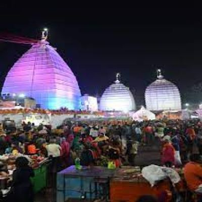 महाशिवरात्रि पर रात से कतारबद्ध है श्रद्धालुओं का जनसैलाब