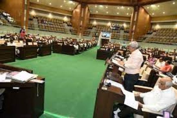 गुजरात विधानसभा में 3.01 लाख करोड़ का बजट पेश, कोई नया कर न
