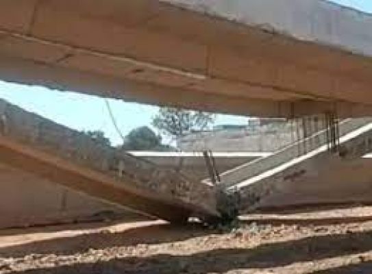 गुजरात के अमरेली में निर्माणाधीन पुल धराशायी
