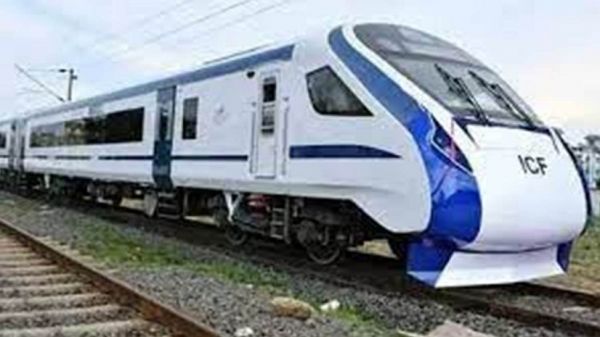 वंदे भारत एक्सप्रेस का रानी कमलापति स्टेशन से आगरा के बीच हुआ ट्रायल