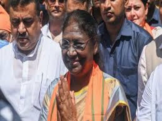 राष्ट्रपति के शांतिनिकेतन दौरे के दौरान बंगाल पुलिस ने छह आदिवासी नेताओं को रखा नजरबंद