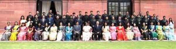 सोशल मीडिया के दौर में 'फेक न्यूज' बड़ी चुनौती : द्रौपदी मुर्मू