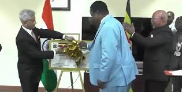 विदेश मंत्री ने युगांडा में सौर ऊर्जा संचालित पेयजल आपूर्ति पाइपलाइन ग्राउंड ब्रेकिंग में भाग लिया