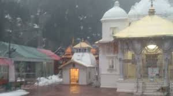 गंगोत्री-यमुनोत्री धाम में जमकर बर्फबारी, मौसम का मिजाज बदला