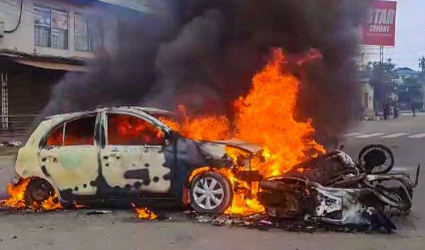 हिंसाग्रस्त मणिपुर में हालात गंभीर, सभी रेलगाड़ियां स्थगित