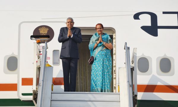 उपराष्ट्रपति जगदीप धनखड़ किंग चार्ल्स तृतीय के राज्याभिषेक समारोह में भाग लेने लंदन रवाना