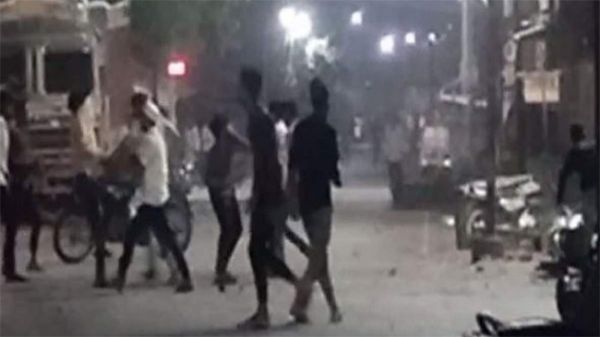 अकोला में हिंसा, एक की मौत, धारा 144 लागू