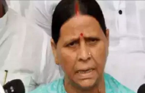 नौकरी के बदले जमीन घोटाला मामले में ईडी के सामने पेश हुईं राबड़ी देवी