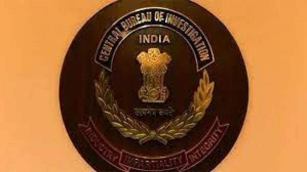 सीबीआई ने मुंबई के दो आईआरएस अधिकारियों सहित चार पर भ्रष्टाचार का मामला दर्ज किया