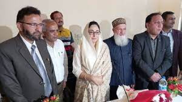 जम्मू-कश्मीर वक्फ बोर्ड के अध्यक्ष के नेतृत्व में धार्मिक नेताओं के शिष्टमंडल ने श्रीनगर में उपराज्यपाल से मुलाकात की