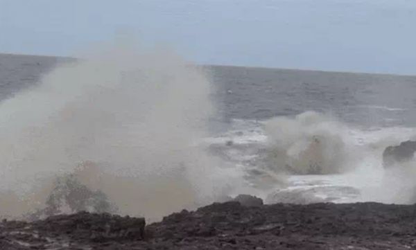 पोरबंदर से 320 किमी दूर चक्रवाती तूफान बिपरजॉय, द्वारका-ओखा से 2500 लोग सुरक्षित स्थानों पर भेजे गए