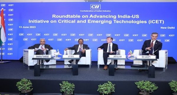 राष्&zwj;ट्रीय सुरक्षा सलाहकार अजित डोभाल ने अमरीका के राष्&zwj;ट्रीय सुरक्षा सलाहकार से द्विपक्षीय, क्षेत्रीय और अंतरराष्ट्रीय मुद्दों पर बातचीत की