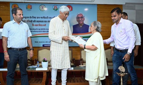 स्वास्थ्य मंत्री सिंहदेव ने नि-क्षय मित्रों को सम्मानित किया