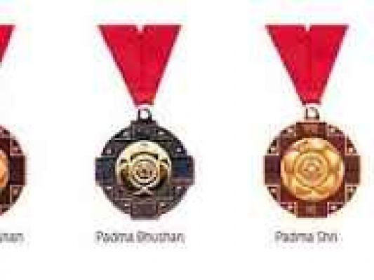 गृह मंत्रालय ने आज कहा है कि पद्म पुरस्कारों के लिए ऑनलाइन आवेदन 15 सितंबर तक किए जा सकते हैं