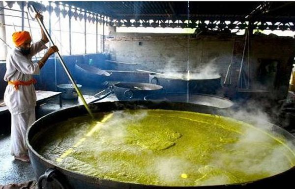 दरबार साहिब लंगर की जूठन व सूखी रोटियों में एक करोड़ का घोटाला, दो कर्मचारी निलंबित