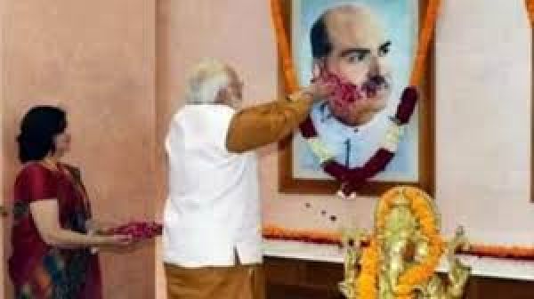 प्रधानमंत्री और केंद्रीय गृहमंत्री ने डॉ. श्यामा प्रसाद मुखर्जी को याद किया