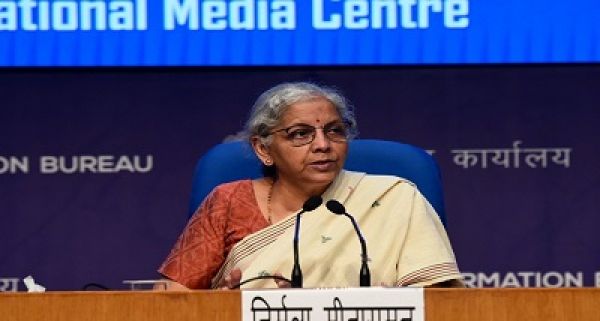 जी एस टी परिषद ने कैंसर और गंभीर बीमारियों के उपचार की दवाओं और इलाज के लिए प्रयुक्त विशेष खाद्य पदार्थों को जी एस टी से छूट देने का निर्णय लिया